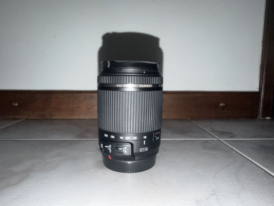 Canon EOS 250d com objetiva Tamron 18-200 f/3.5-6.3 Di II VC