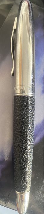 Caneta Jean Louis Scherrer como nova.