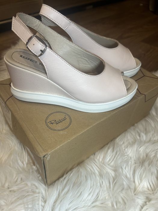 Босоножки RESPECT