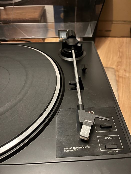 Gira discos Sony PS-LX100.