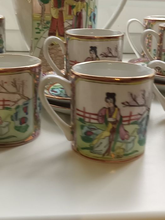 Продам кофейный и чайный сервиз.