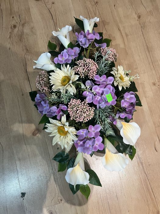 Wiązanka, stroik, kompozycja na cmentarz