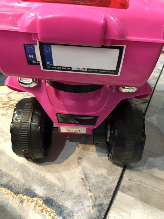 Skuterek elektryczny SZOMIK różowy