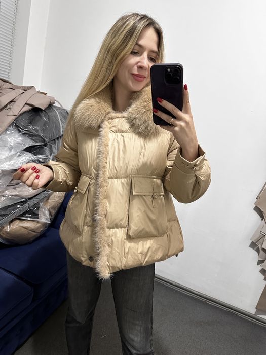 Пуховик з капюшоном з хутром