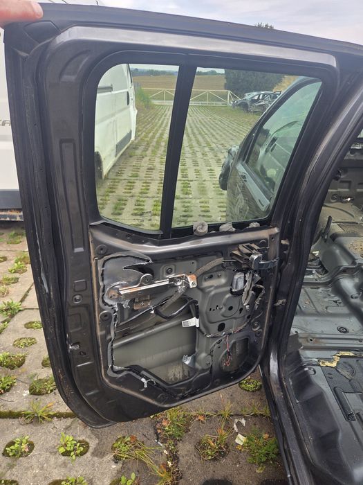 Drzwi przód tył prawe lewe nissan navara D40 KAP K669