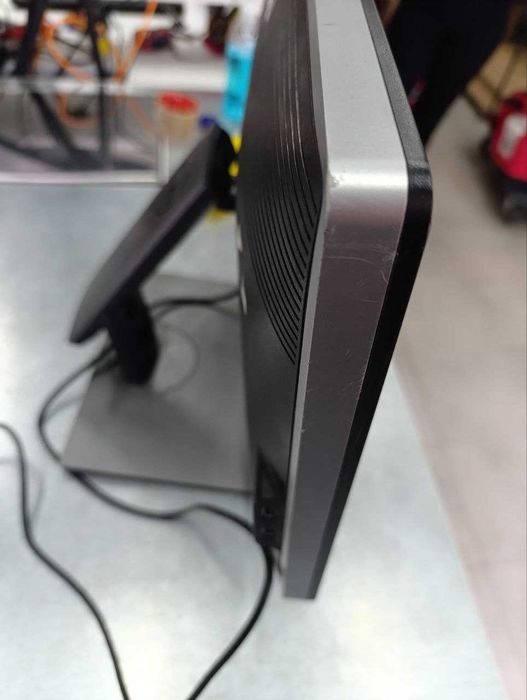 Монитор Dell U2312HM б\у (має сліди єксплуатації є подряпини працює )