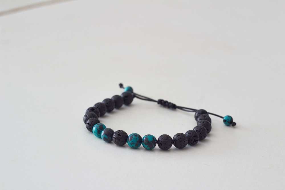 Pulseira de pedras vulcânicas e turquesa