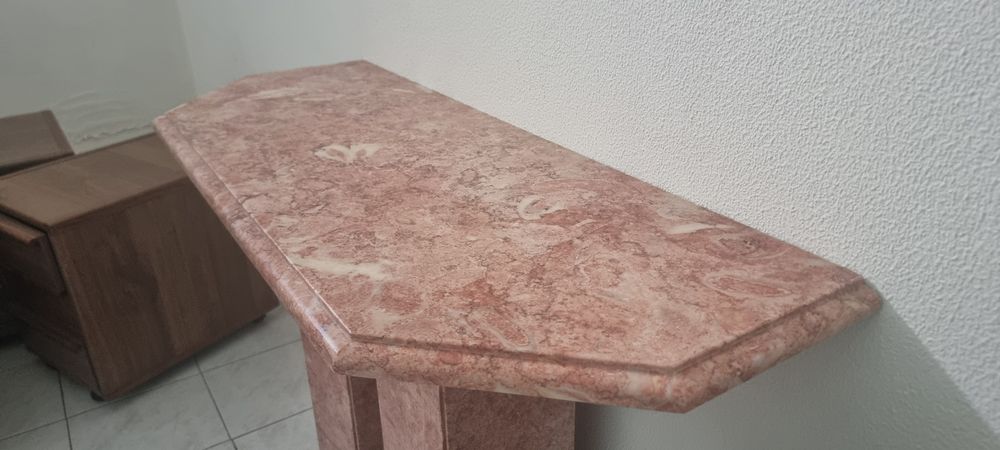 Consola em mármore rosa