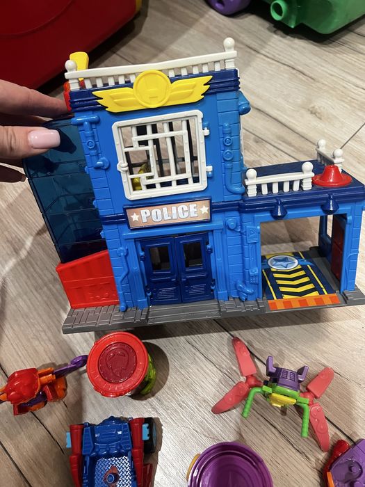 Super Zings plus posterunek