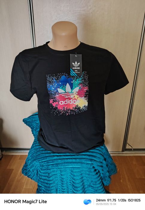 71. Czarno-Kolorowa koszulka męska rozmiar 2xl.