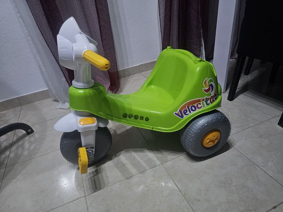 Triciclo crianca