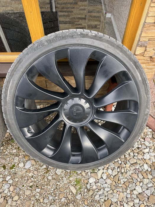 Felgi Tesla Y Performance 21