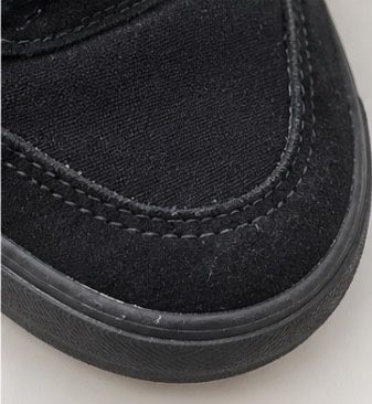 Чорні кросівки Vans із білою смужкою