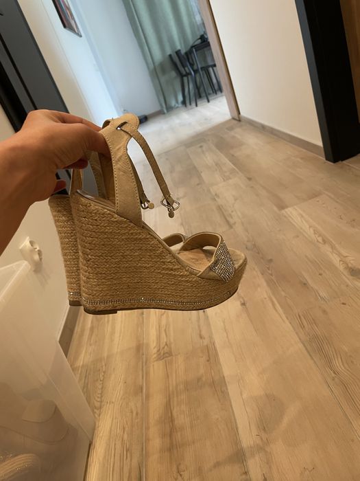 Sandały prima moda na koturnie