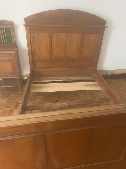 Cama madeira maciça corpo e meio