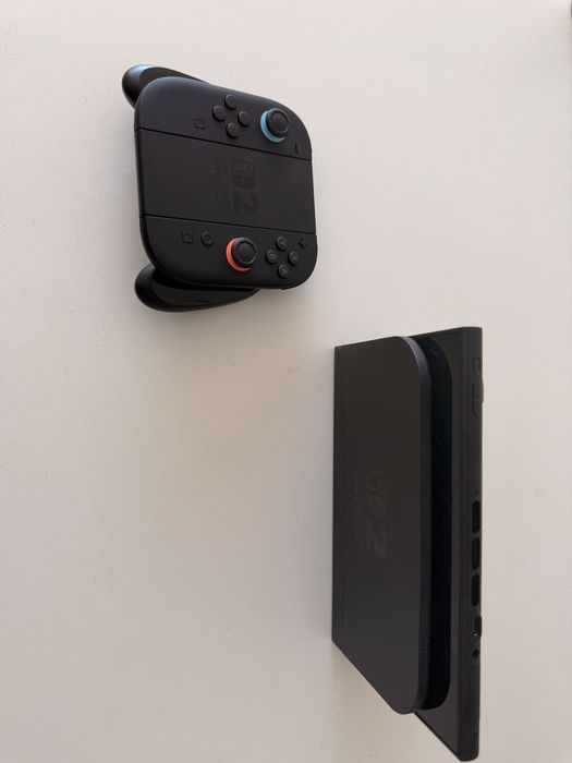**Nintendo Switch 2 + 2 Jogos + 3 Joy-Con + Acessórios | Como Nova**