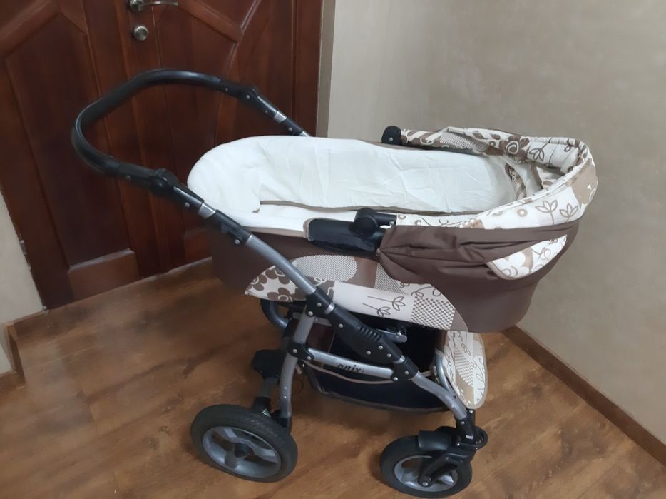 Каляска дитяча  .