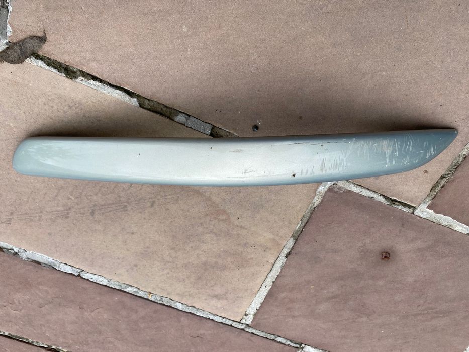 Накладка молдинг бампера Toyota Avensis t25