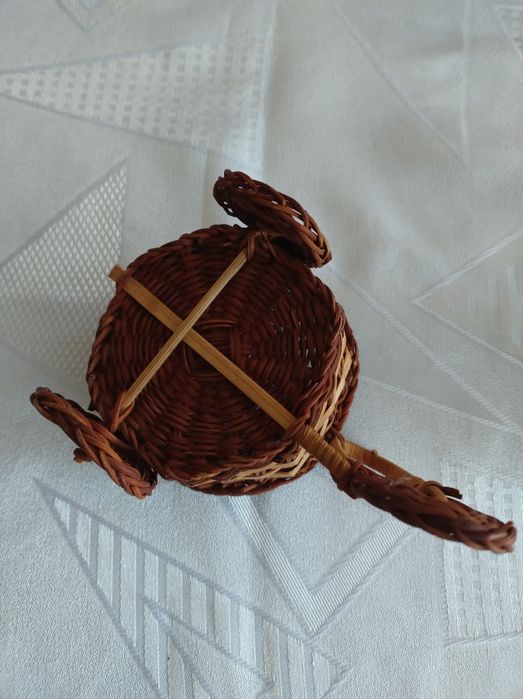 Ozdobny koszyczek wiklinowy do kwiatów