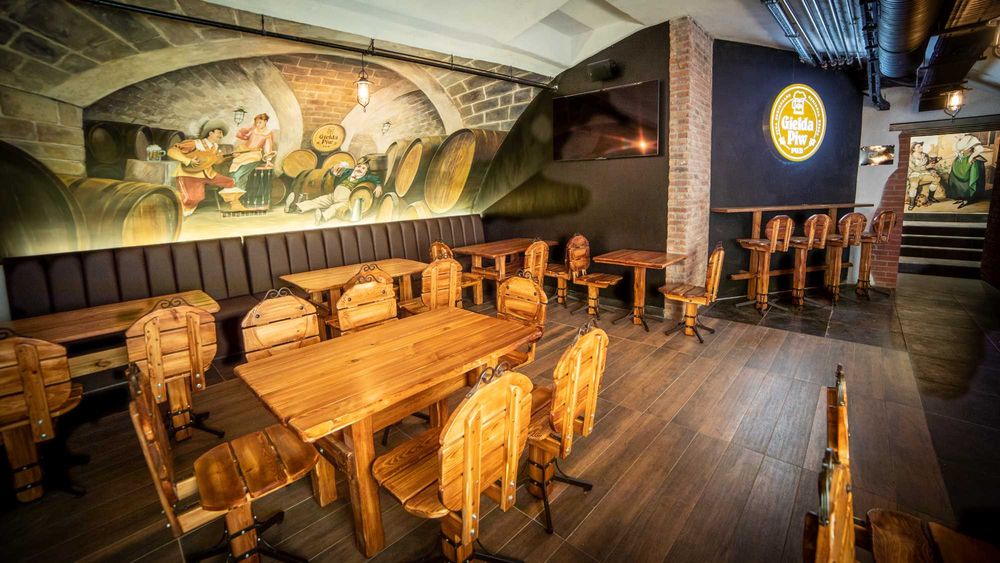 Stoły krzesła drewno pub restauracja karczma