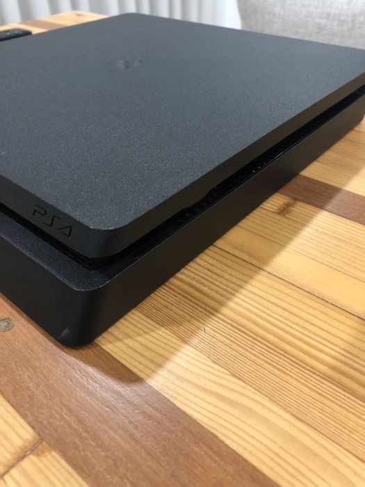 PS4 Slim 1Tb com dois comandos