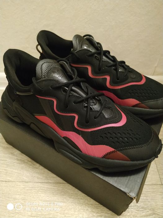 Чоловічи кросівки  Adidas Originals Ozweego у кольорі "Black Red Xeno"