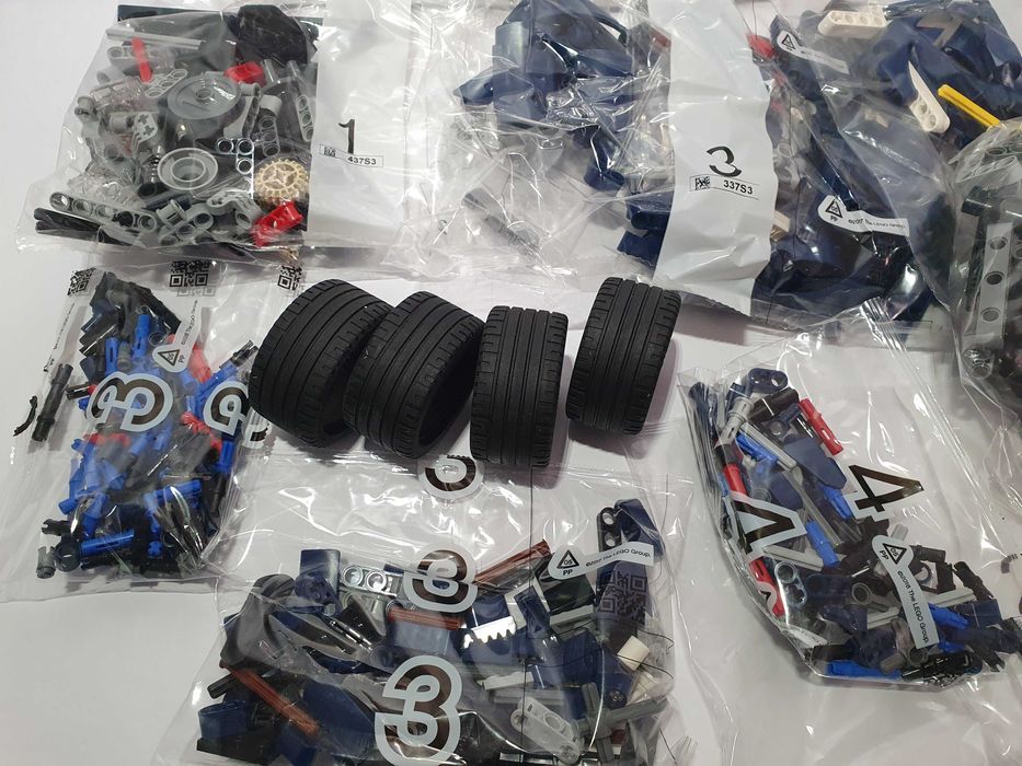 Zestaw klocki LEGO TECHNIC 42154 FORD GT samochod bez pudelka Nowy