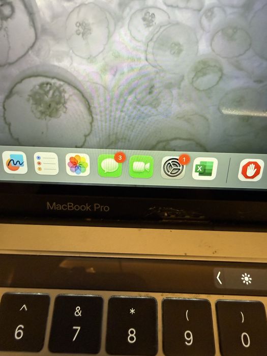 Apple Macbook Pro 2019 13 cali 250GB touch bar