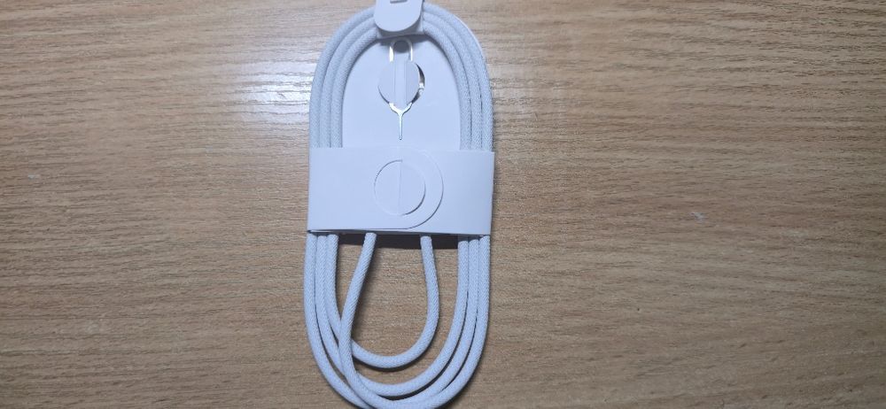 Продам новый кабель USB-C на Lightning для iPhone в плетёной тканевой оплетке.