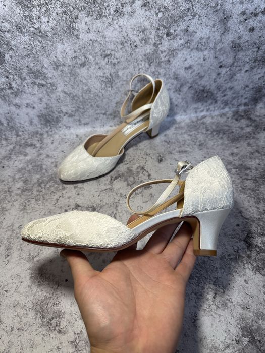 Buty slubne na obcasie w koronke r 39