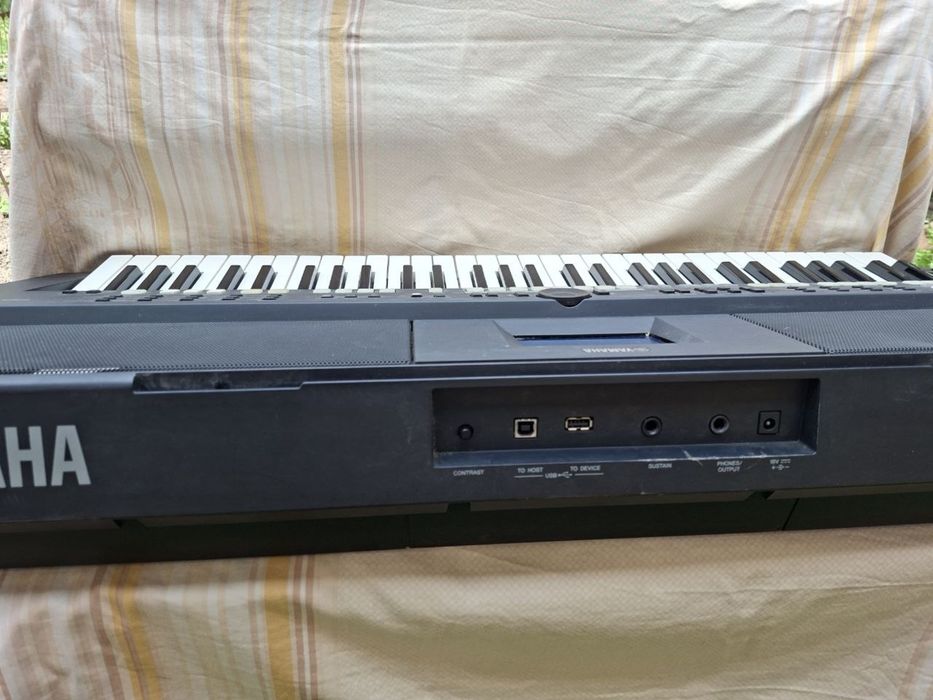 Yamaha PSR-S650 синтезатор / піаніно / фортепіано /