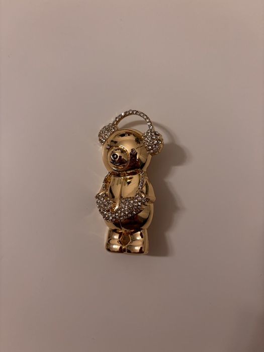 Miś Max Mara broszka Winter edition zima słuchawki