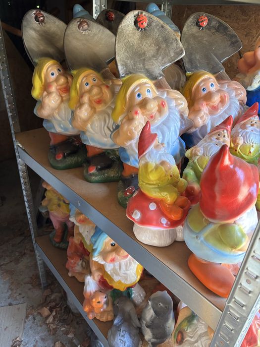 Likwidacja magazynu: Figurki ogrodowe ceramiczne OKAZJA Hurt ok. 100 szt + regały