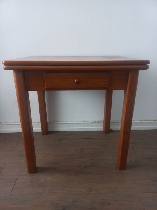 Mesa extensível em madeira maciça