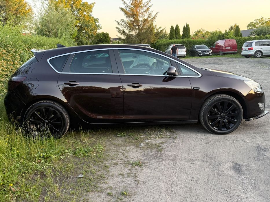 Opel Astra J 1.4 Turbo 2012 rok
