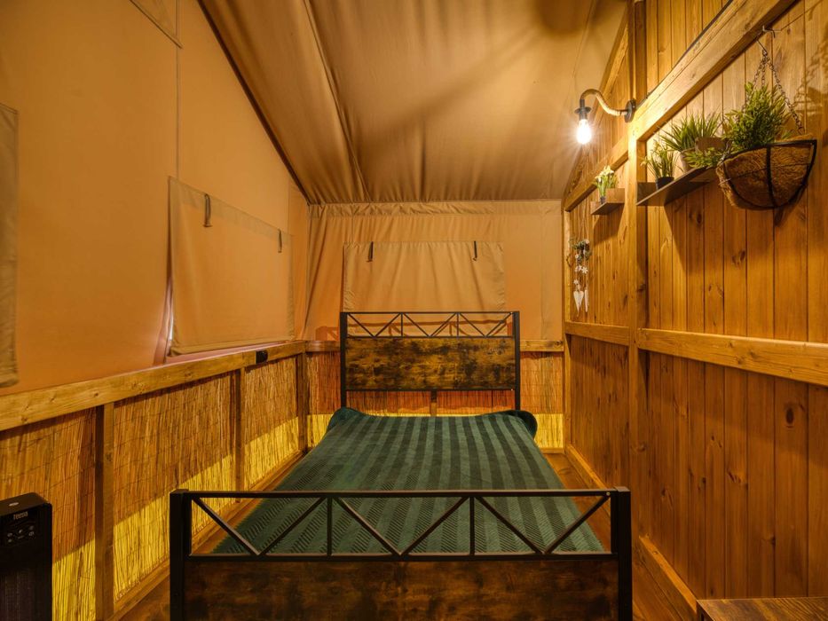 Glamping, pole biwakowe, kampery, namioty, przyczepy kempingowe