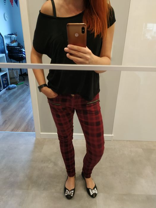 Bordowe spodnie w kratkę rozmiar S 36