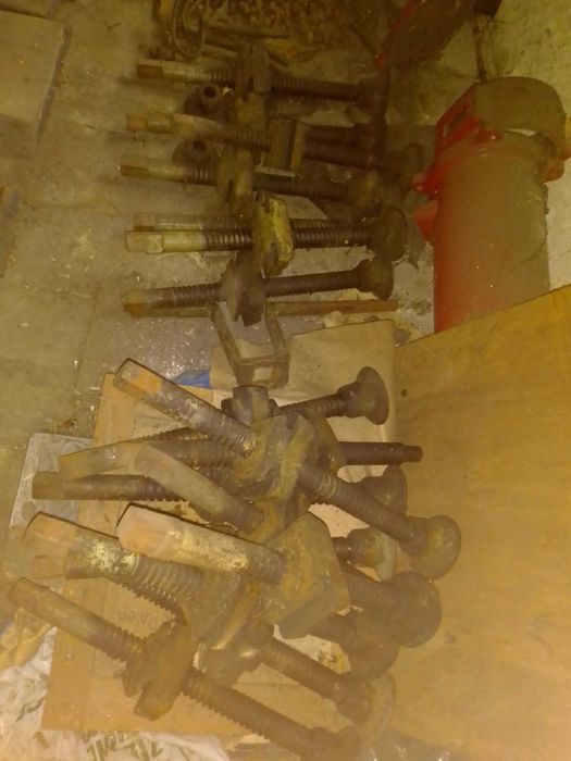 Śruby do presy używane mi