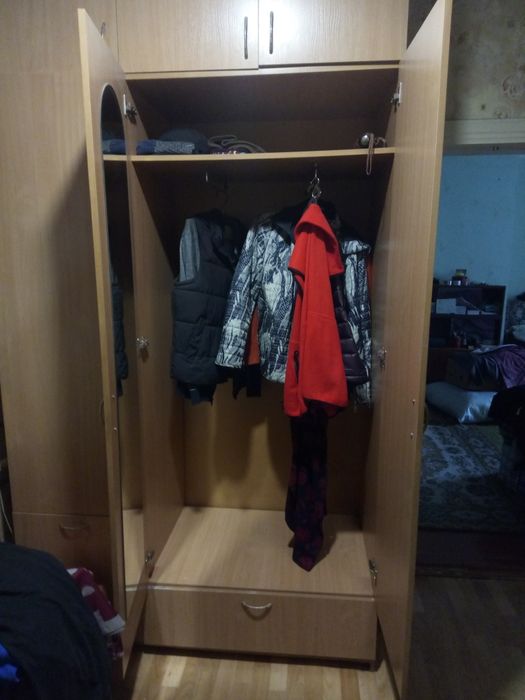 Шкаф трёх створчатый с андресолью, многоцелевой.