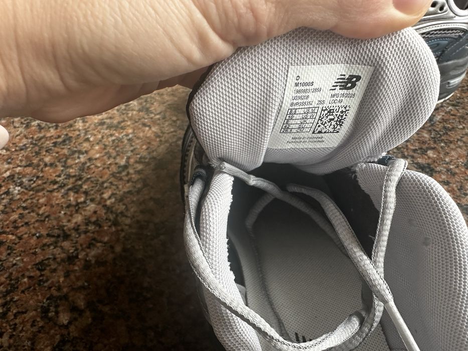 Сріблясті кросівки New Balance 1000 uk 8, eur 8, см 26.5