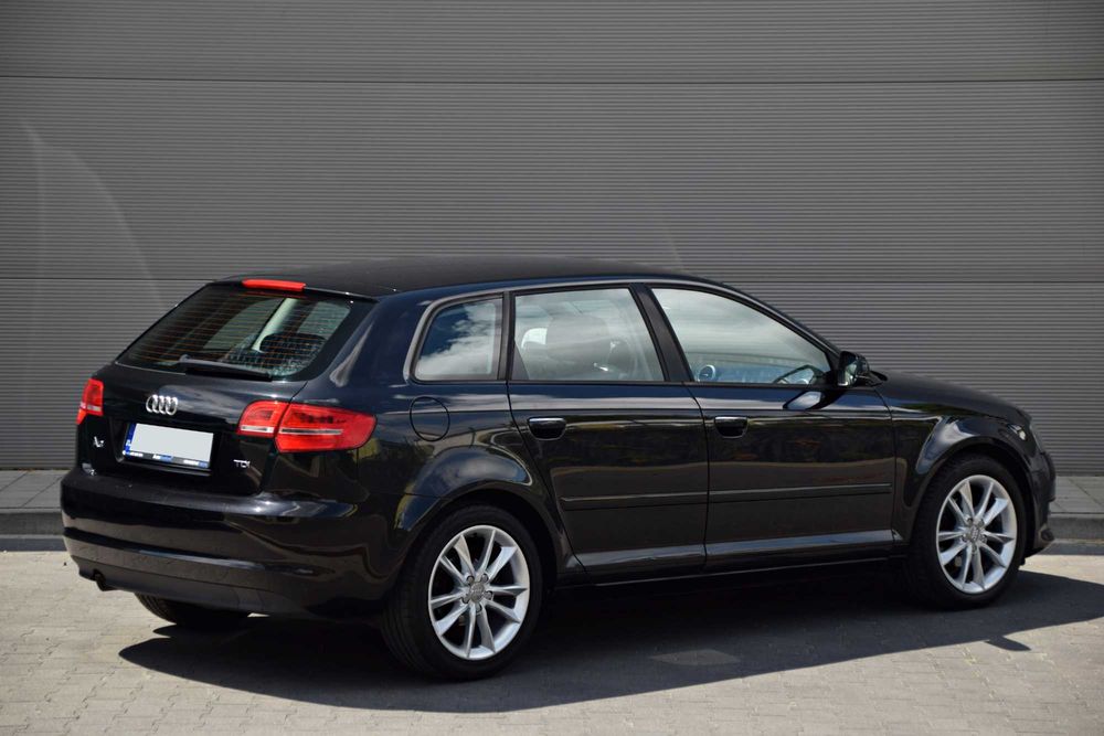 Audi A3 8P Sportback / LIFT / 1.6TDI CR 105KM / 2011r / Klimatronic