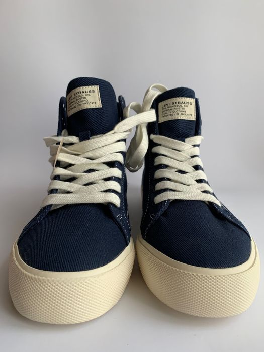 Продаються кеди Levis