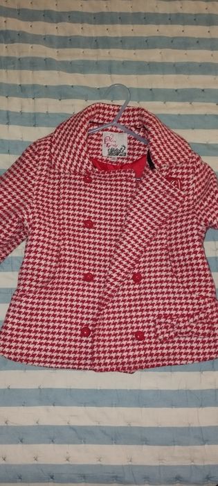 Casaco vermelho e branco