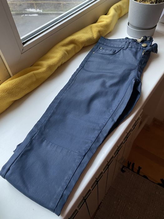 Джинси Bershka Skinny Fit темно-сині з блиском EUR 36