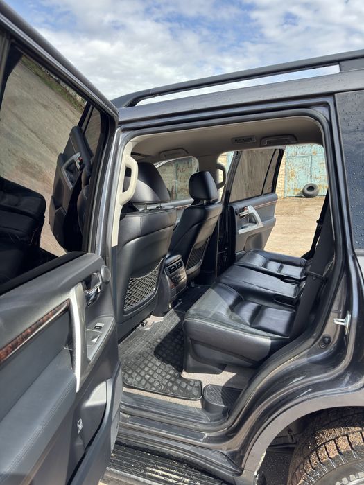 Продам Toyota Land Cruiser 200