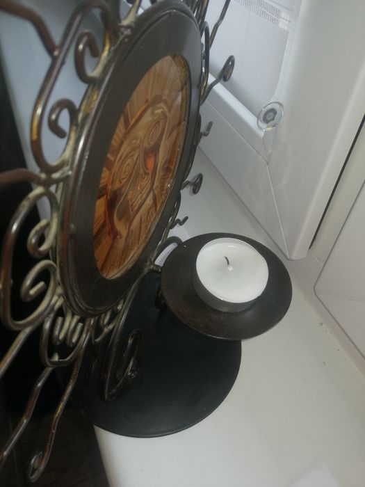 Świecznik metaloplastyka