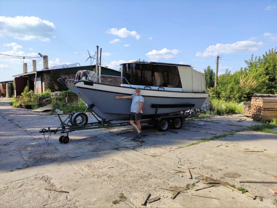 Катер каютный с лафетом