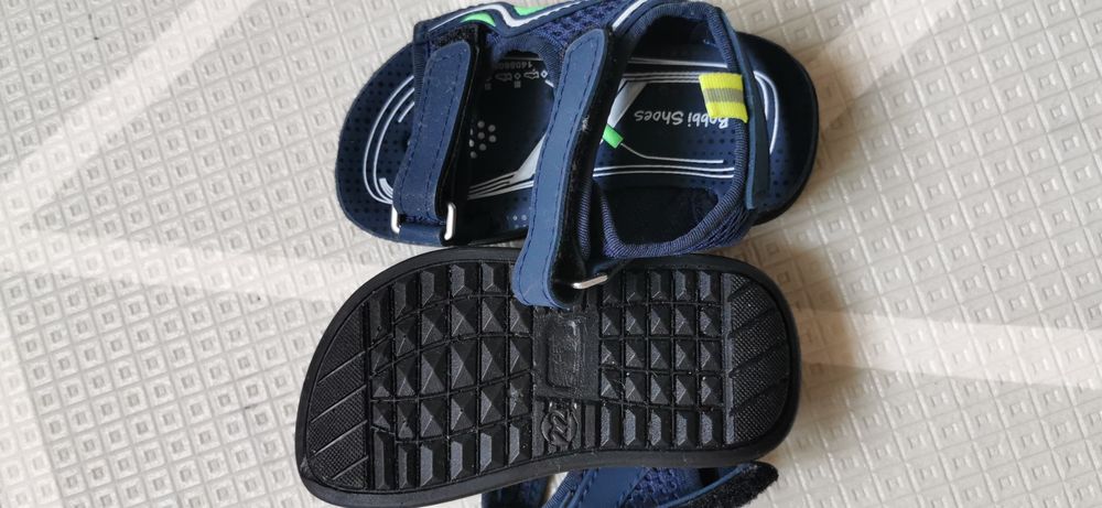 Sandały dziecięce r. 22