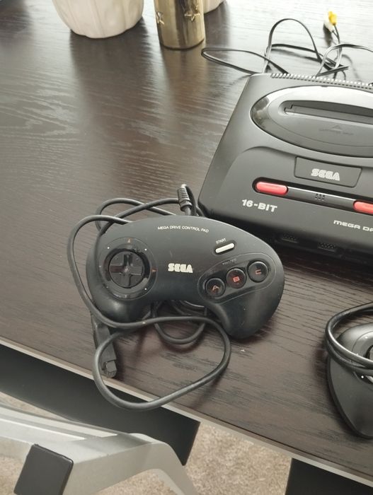 Sega Mega Drive 2 com 2 comandos e jogos mega games 1