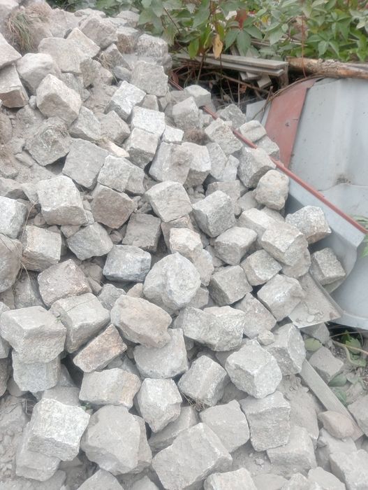 60 gr/szt. Kostka granitowa z rozbiórki